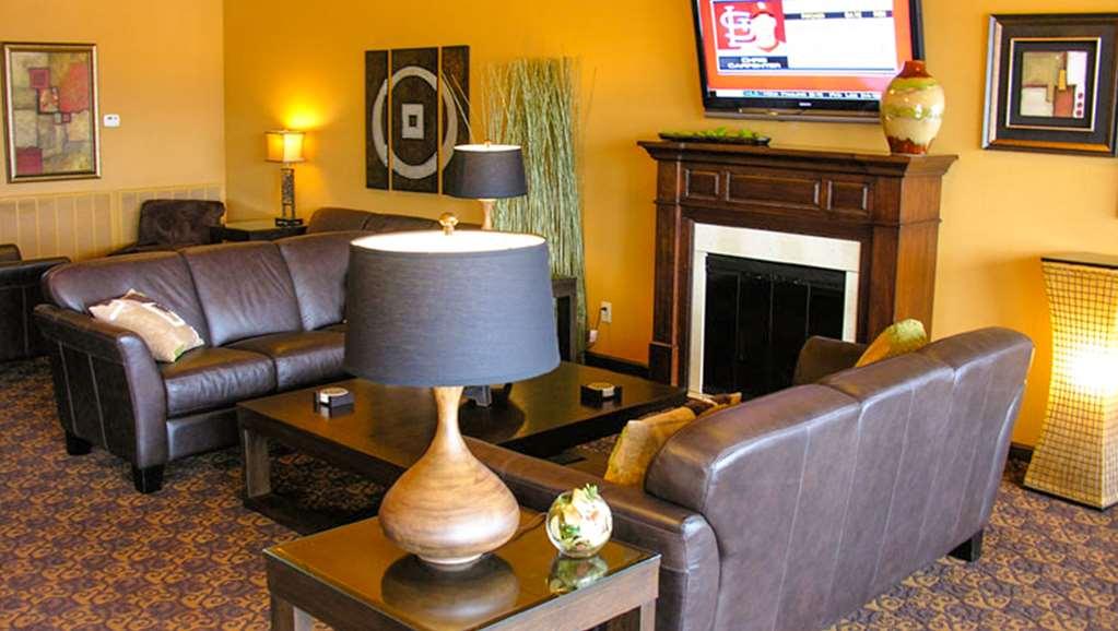 Fortune Inn & Suites Newport Beltér fotó