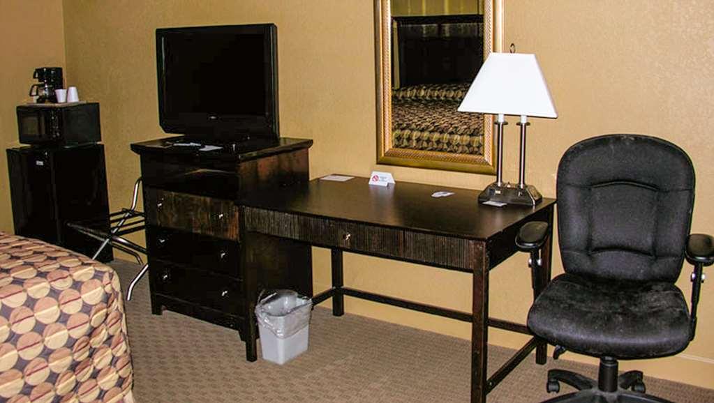 Fortune Inn & Suites Newport Szoba fotó
