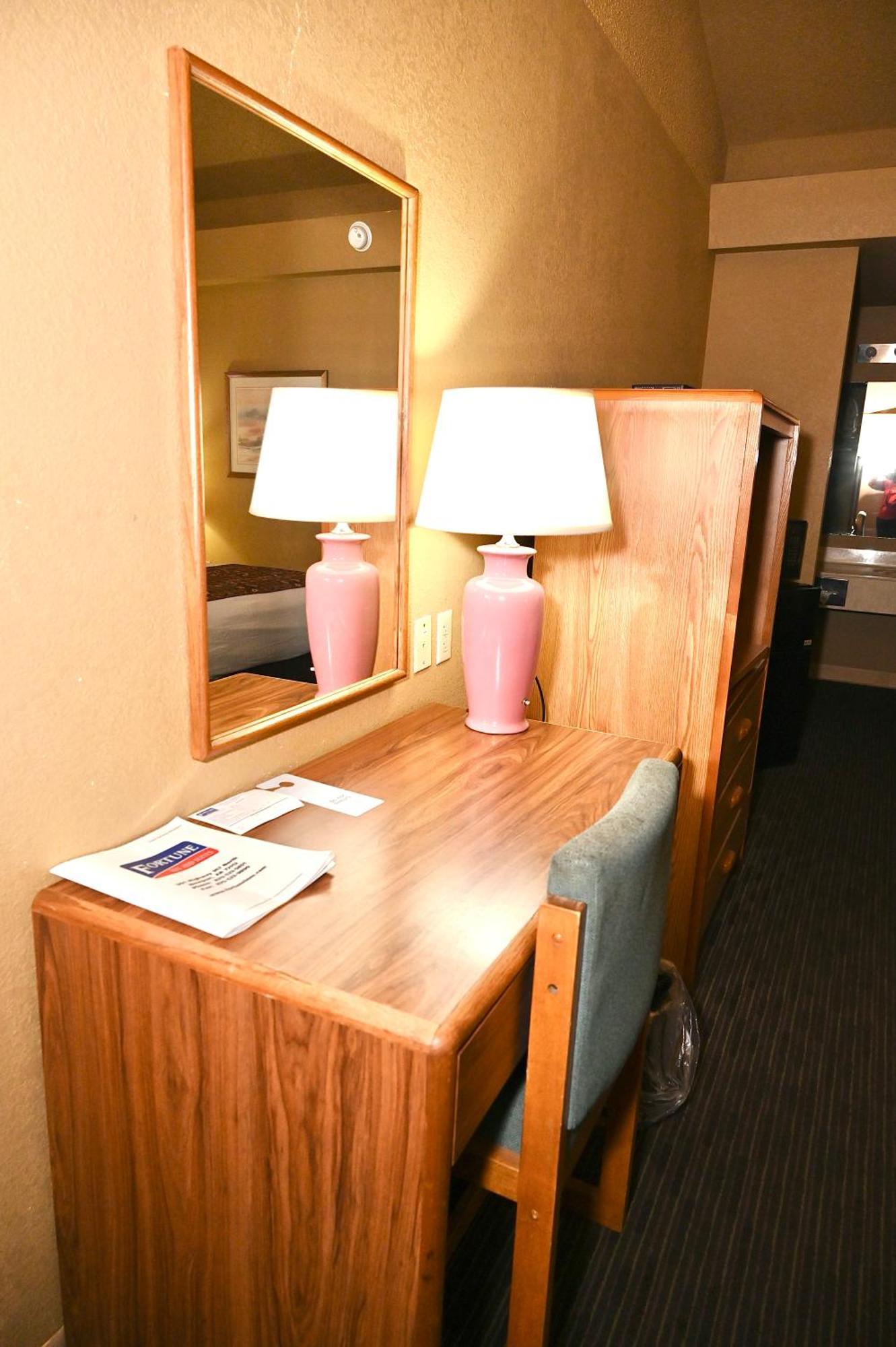 Fortune Inn & Suites Newport Kültér fotó