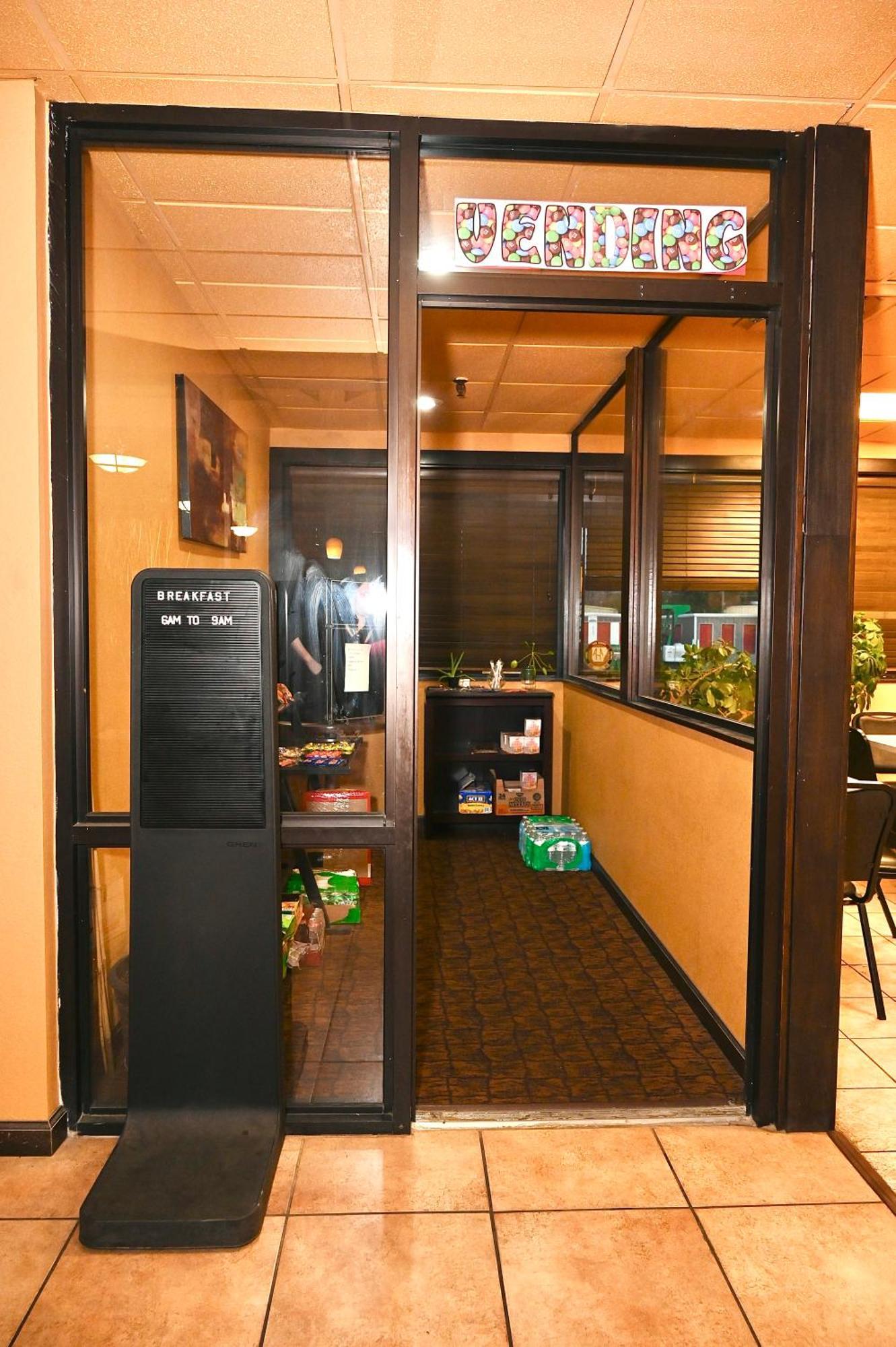 Fortune Inn & Suites Newport Kültér fotó